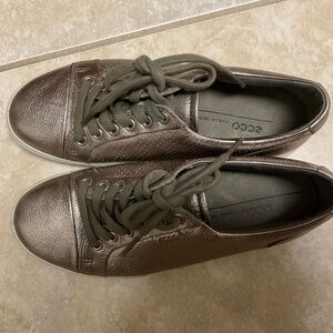 Women’s Ecco size 6 (37 European) golden bronze sneaker type shoes